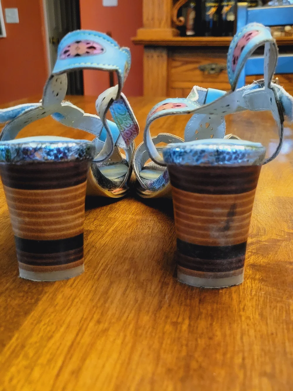 L'ATISTE: Women's Blue Floral Cutout Slingback Sandals with Multicolor Accents